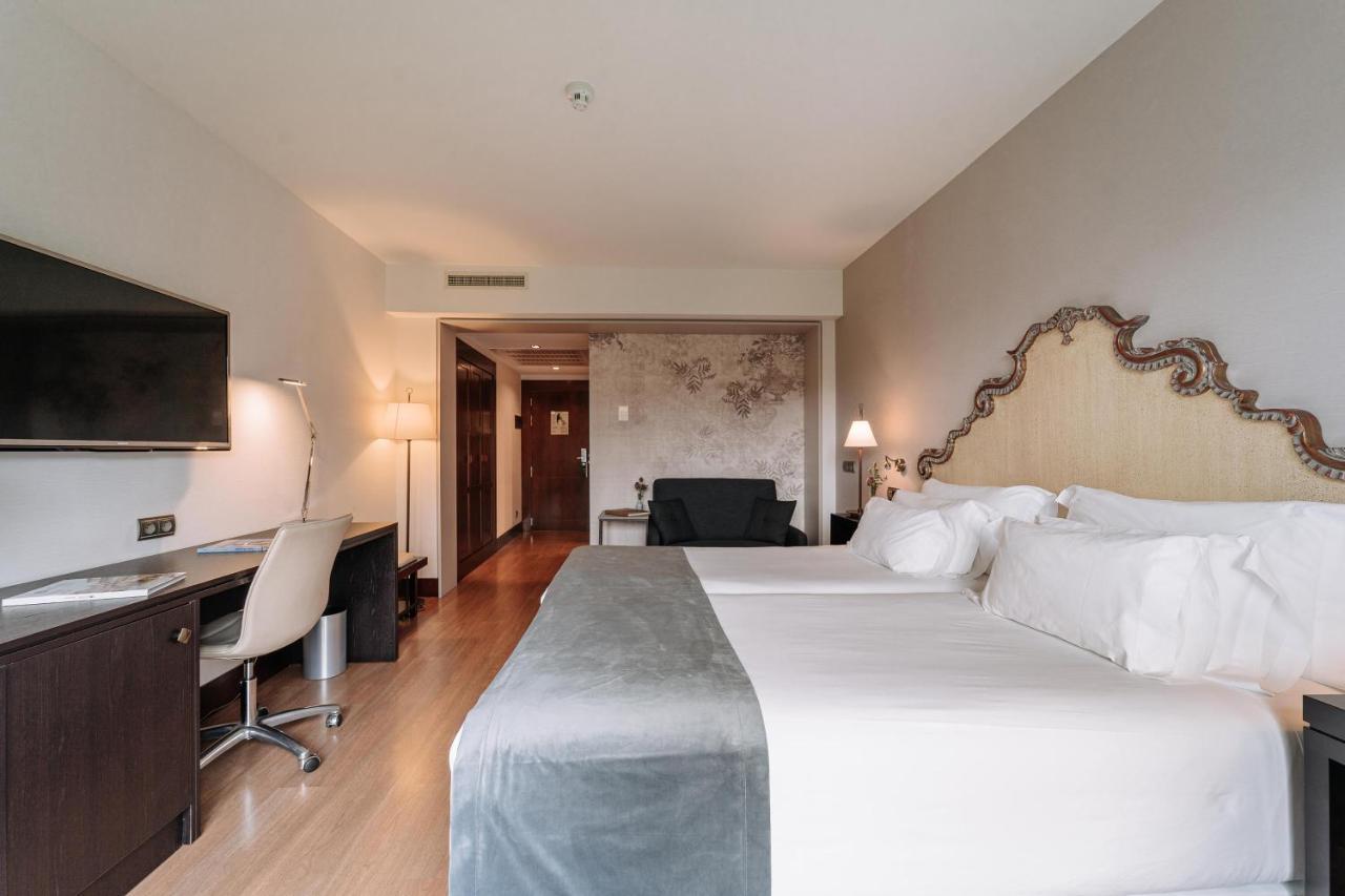 Palacio De Aviles Affiliated By Melia Exteriér fotografie A room at the hotel