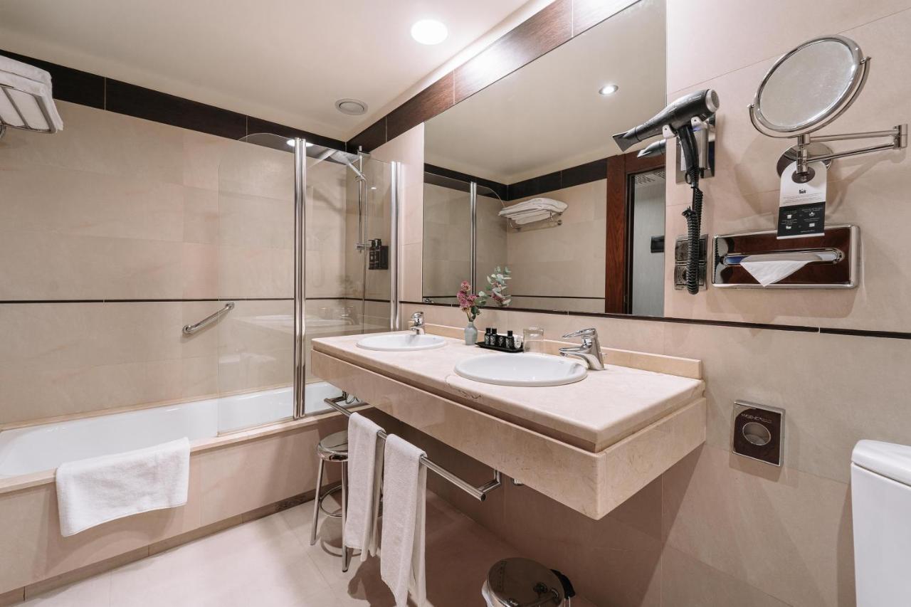 Palacio De Aviles Affiliated By Melia Exteriér fotografie Bathroom