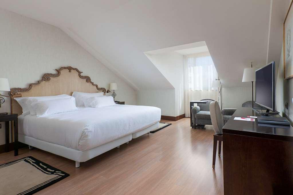 Palacio De Aviles Affiliated By Melia Pokoj fotografie A room at the Hotel Palace Madrid