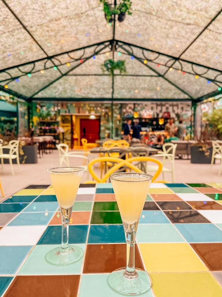 Palacio De Aviles Affiliated By Melia Restaurace fotografie Two glasses of lemon liqueur