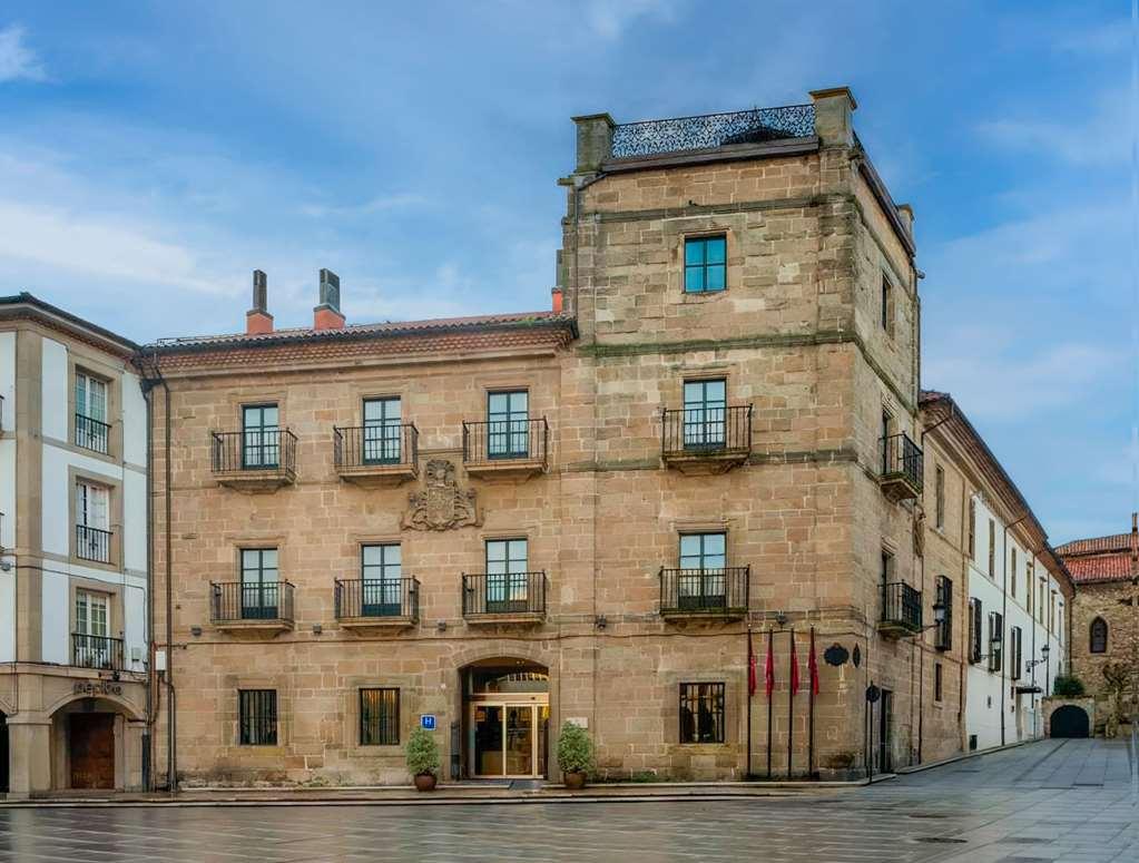 Palacio De Aviles Affiliated By Melia Exteriér fotografie The Hotel de San Vicente, in which the university was located