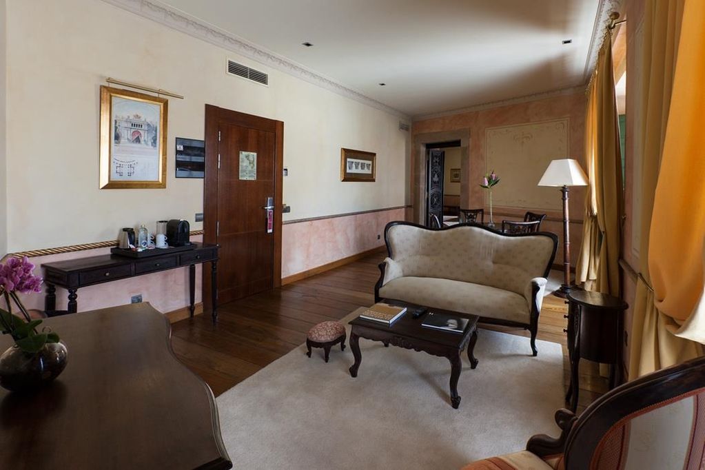 Palacio De Aviles Affiliated By Melia Exteriér fotografie A suite at the hotel